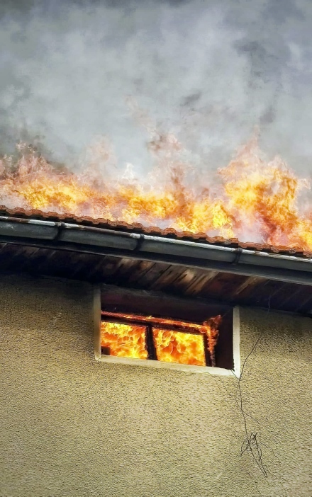 Сплотеността на равногорци спаси три къщи от пожар